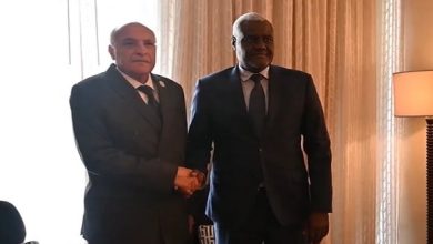 Photo of السيد عطاف يجتمع بأكرا مع رئيس مفوضية الإتحاد الإفريقي