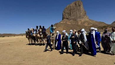 Photo of تمنراست: السيد ديدوش يدعو المتعاملين المحليين للمساهمة في إنجاح موسم السياحة الصحراوية 2025/2024