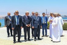 Photo of نقل: السيد سعيود يزور ميناء صلالة بسلطنة عمان